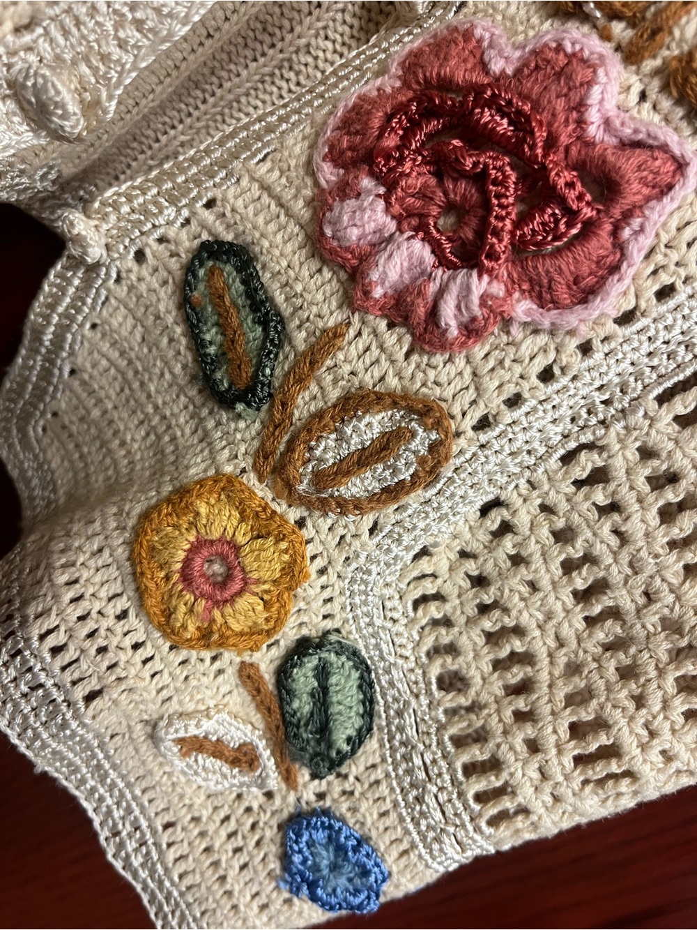 Capacity 1990s Cream Crochet Vertical Border Floral Sweater Vest - Picture 8 of 10
